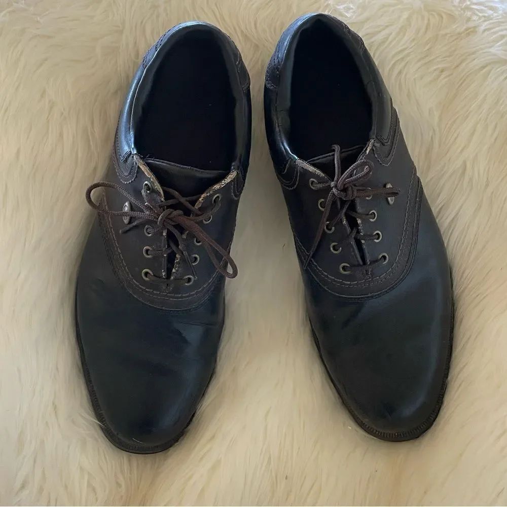Men’s brown dress shoes